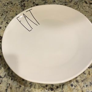 6 Rae Dunn dinner plates